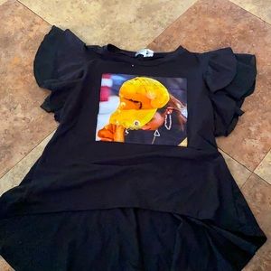 Women’s S/M black with picture in the middle